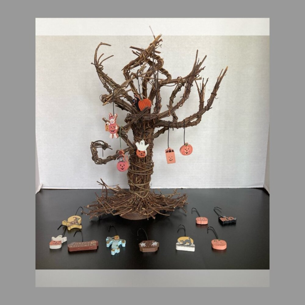Halloween tree with 15 wooden ornaments -decorations